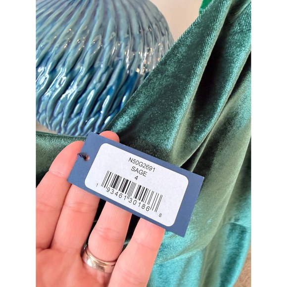 Marchesa Notte Cowl-Neck Embroidered Velvet Gown in Sage Green Size 4 - Picture 5 of 11